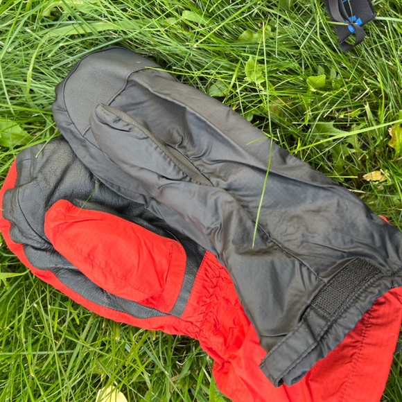 First Ascent Synthetically Insulated Mitts - Excellent Condition - Unisex Small - Picture 4 of 6